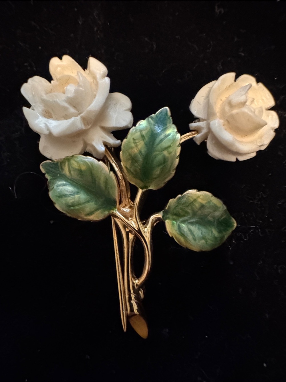 Vintage Joan Rivers Gold Tone White Rose Cluster Brooch w/ Green Enamel Leaves